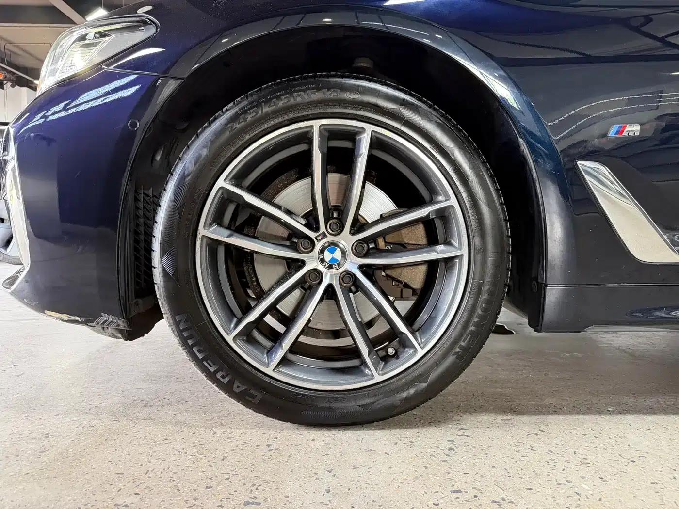 2021 BMW 5 Series 525Li M Sport Package — миниатюра 24