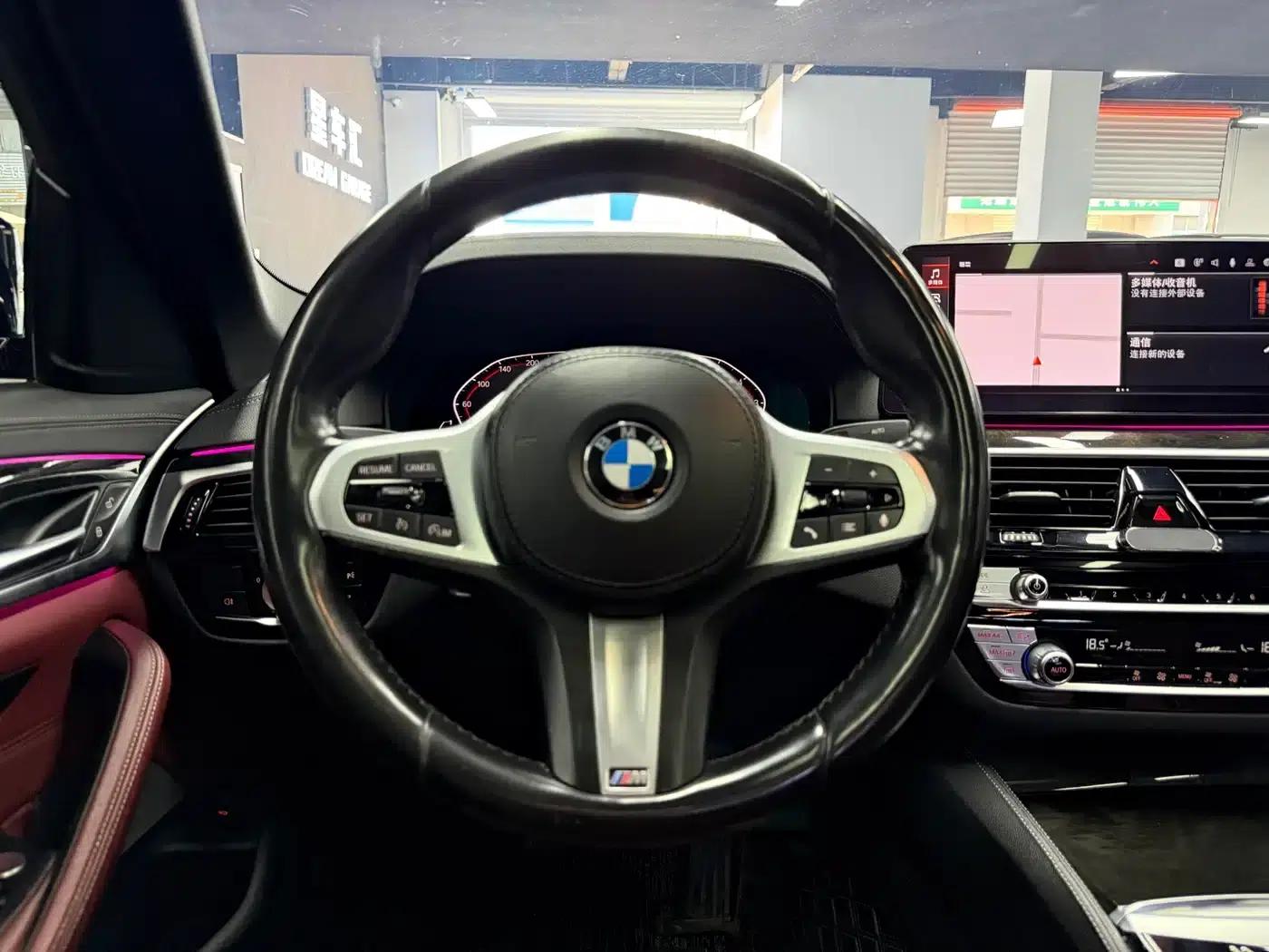 2021 BMW 5 Series 525Li M Sport Package — миниатюра 8
