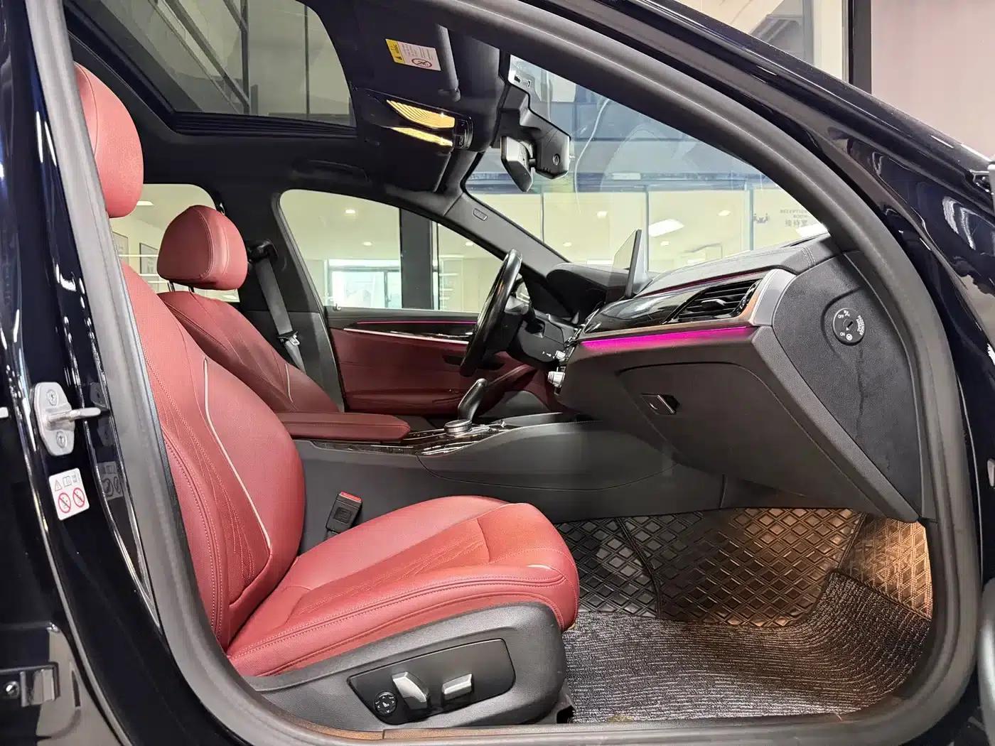 2021 BMW 5 Series 525Li M Sport Package — миниатюра 9