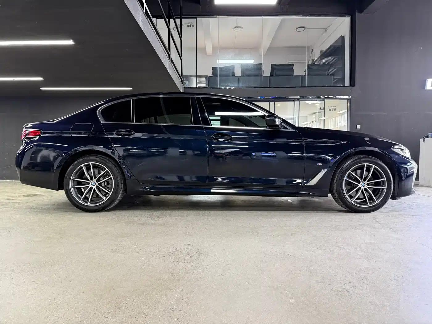 2021 BMW 5 Series 525Li M Sport Package — миниатюра 10
