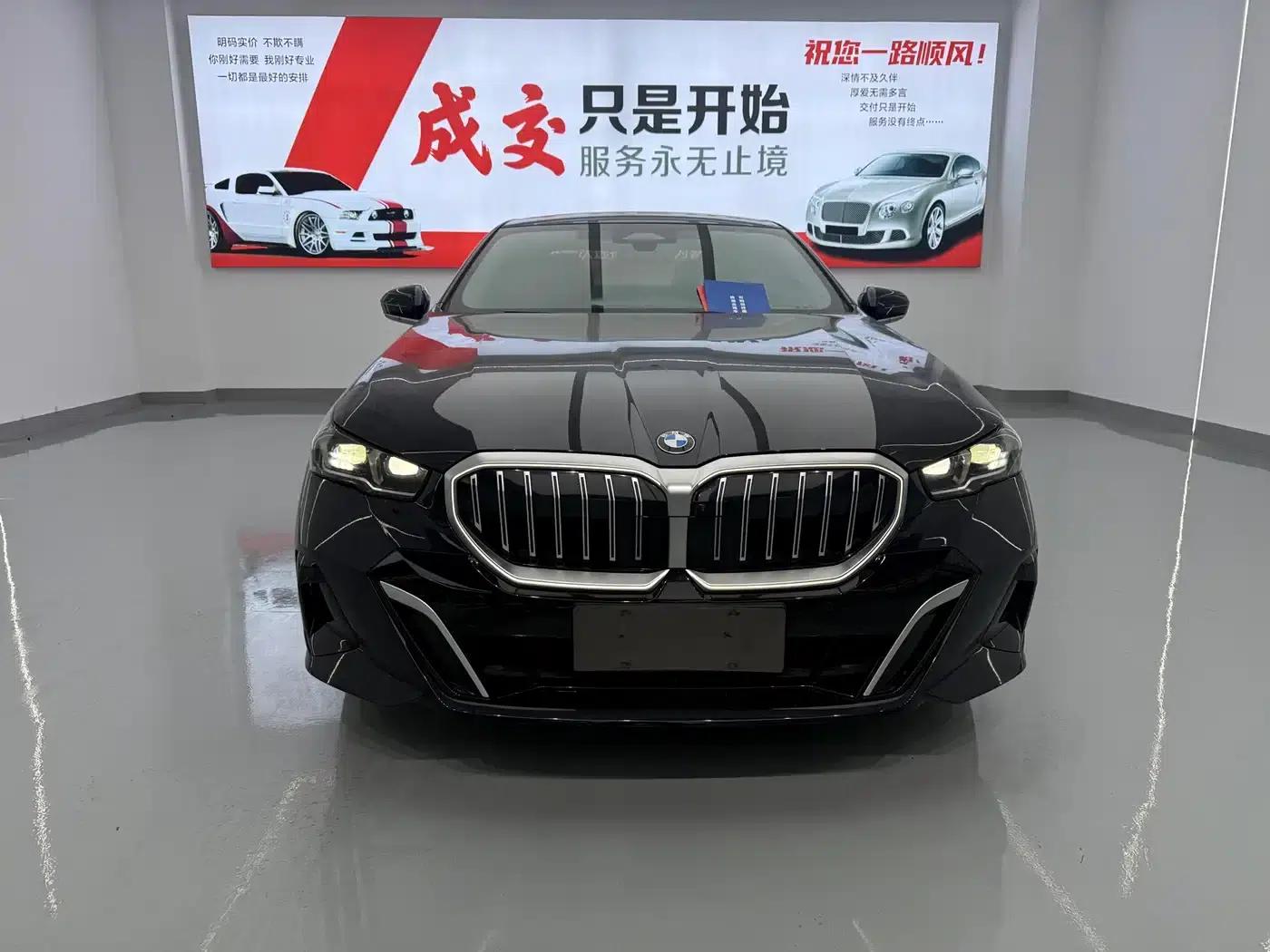 2024 BMW 5 Series 530Li xDrive M Sport Package — миниатюра 1