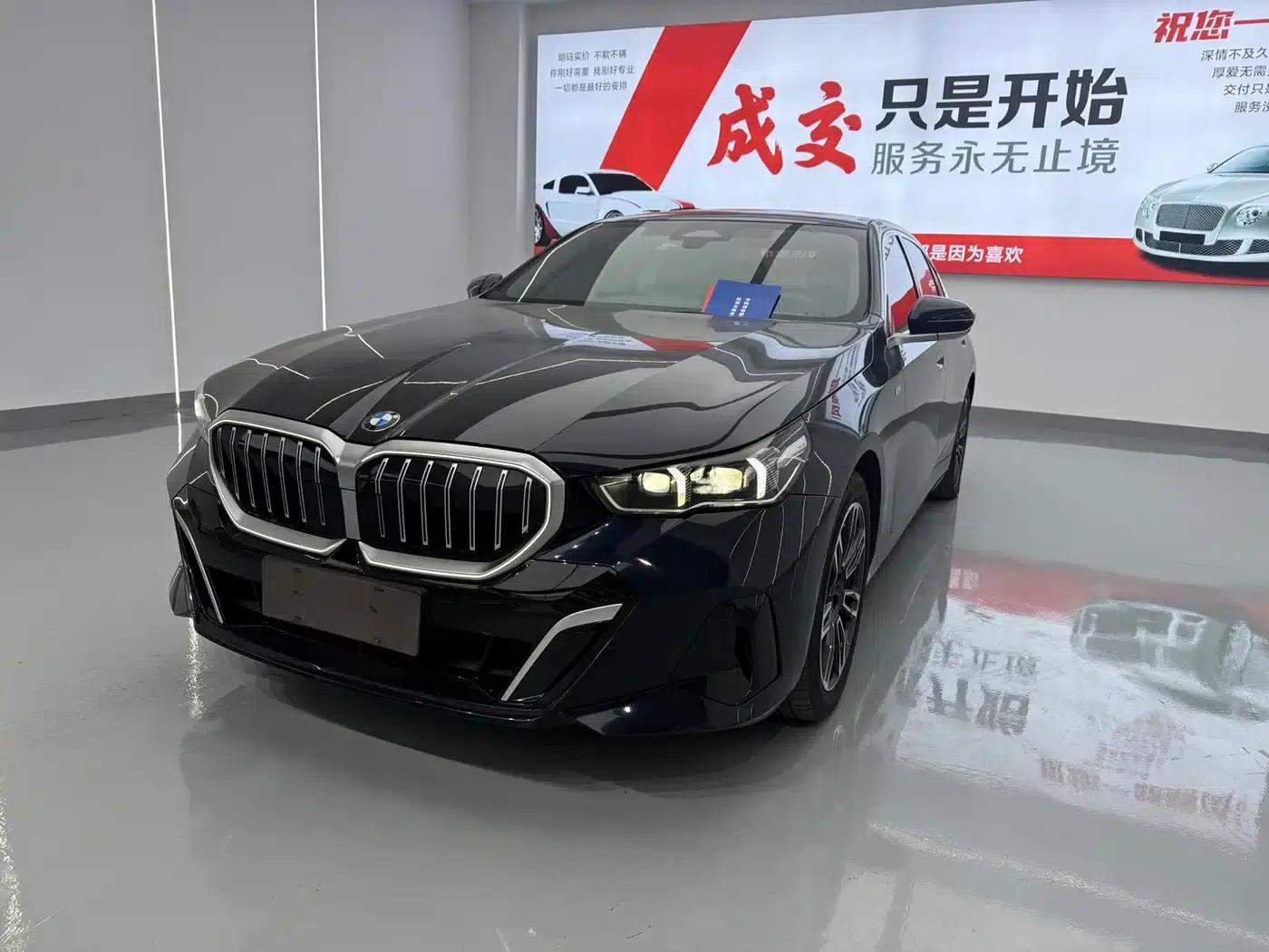 2024 BMW 5 Series 530Li xDrive M Sport Package — миниатюра 2