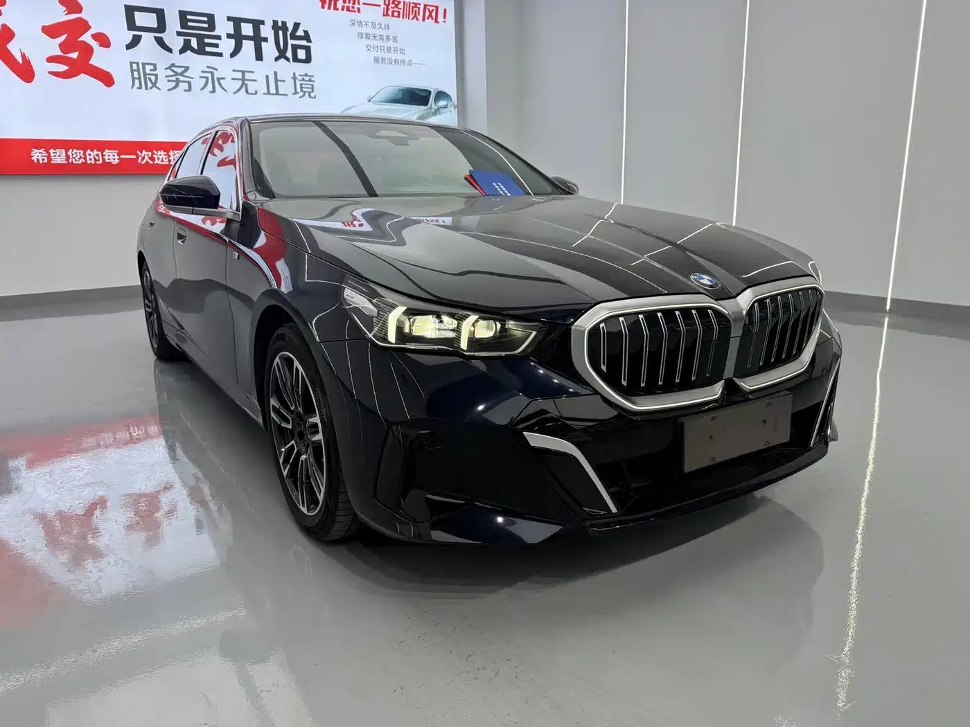 2024 BMW 5 Series 530Li xDrive M Sport Package — миниатюра 3