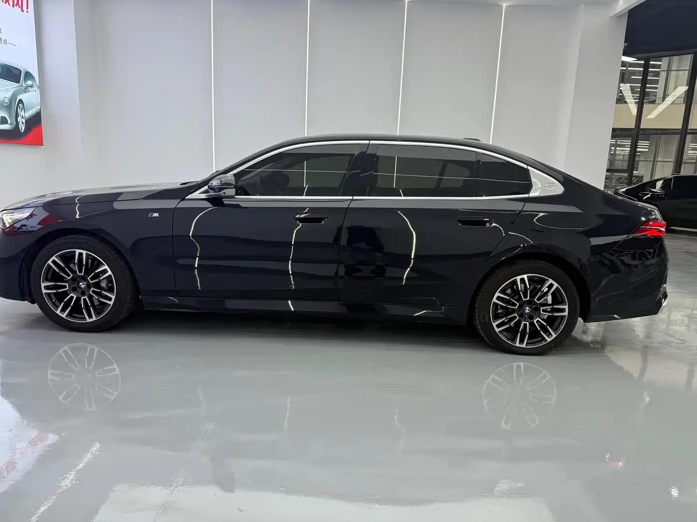 2024 BMW 5 Series 530Li xDrive M Sport Package — миниатюра 4