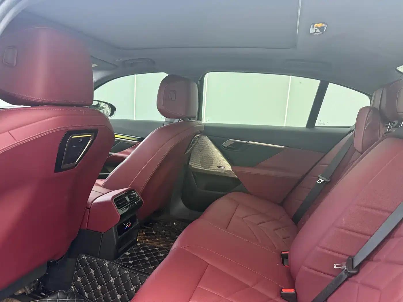 2024 BMW 5 Series 530Li xDrive M Sport Package — миниатюра 7