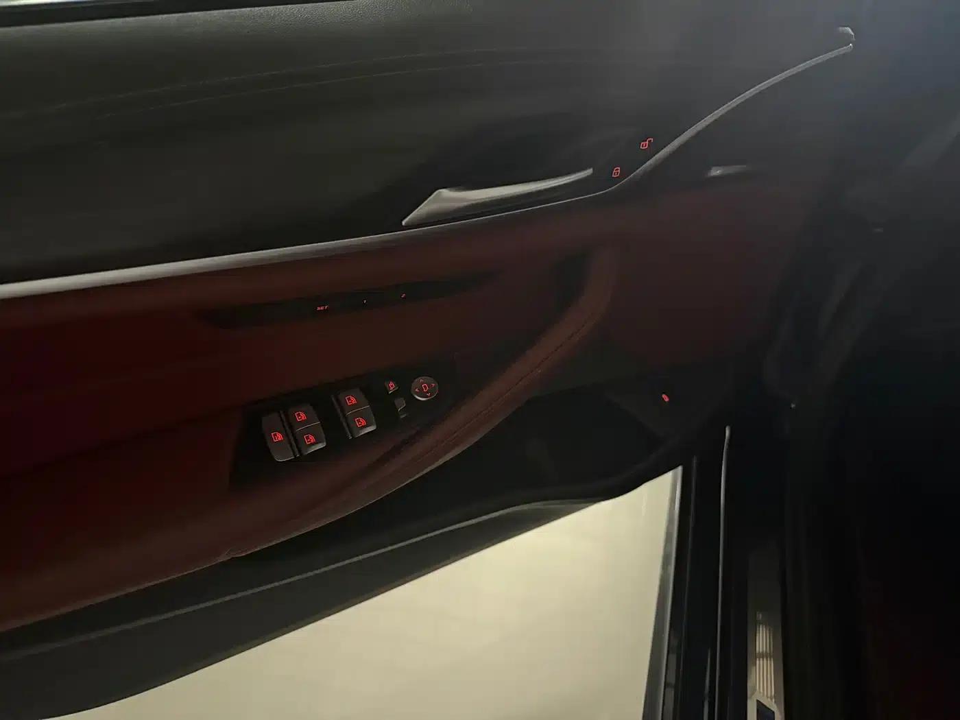 2022 BMW 5 Series 530Li Leading Edition M Sport Package — миниатюра 4