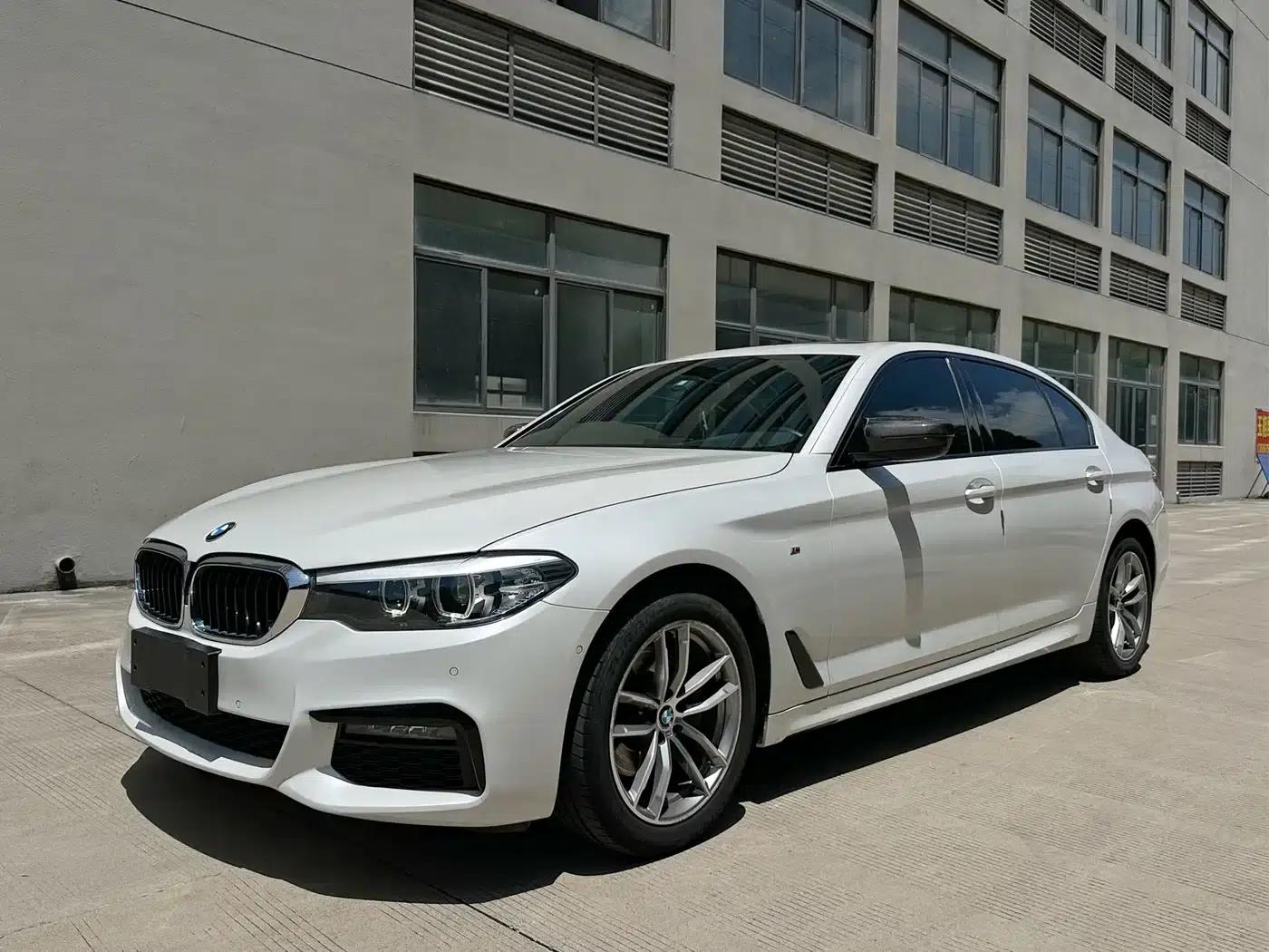 2019 BMW 5 Series 525Li M Sport Package — миниатюра 1