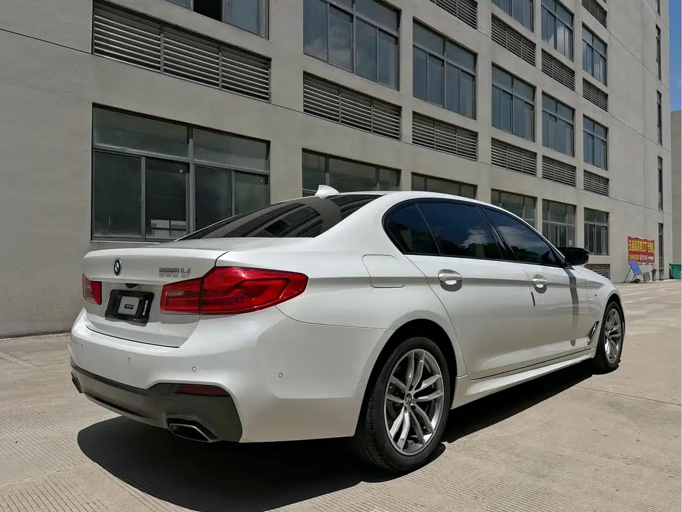 2019 BMW 5 Series 525Li M Sport Package — миниатюра 12
