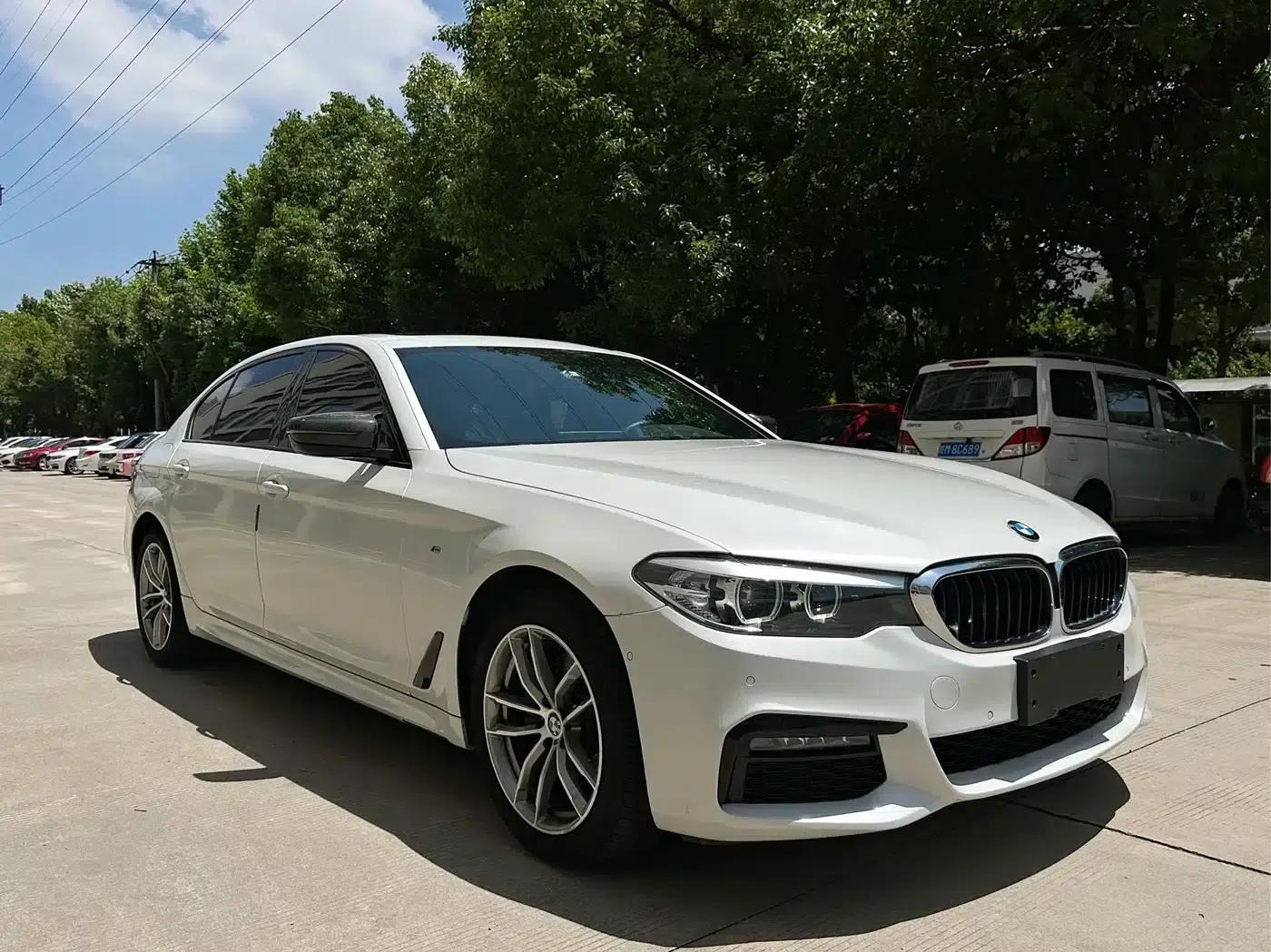 2019 BMW 5 Series 525Li M Sport Package — миниатюра 3