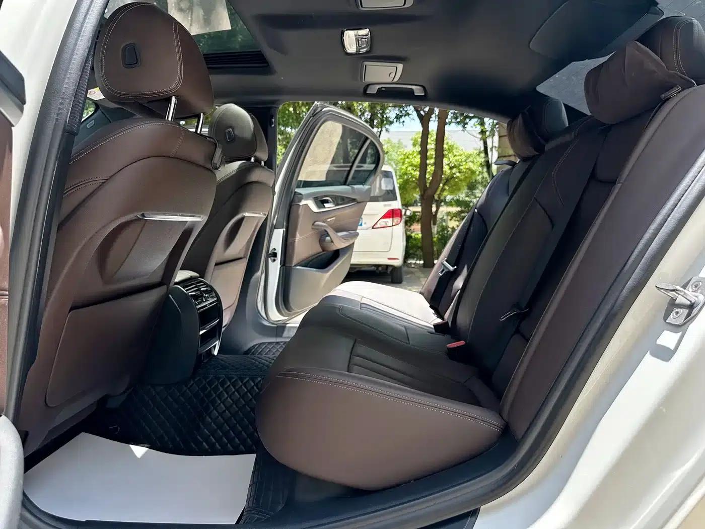2019 BMW 5 Series 525Li M Sport Package — миниатюра 5