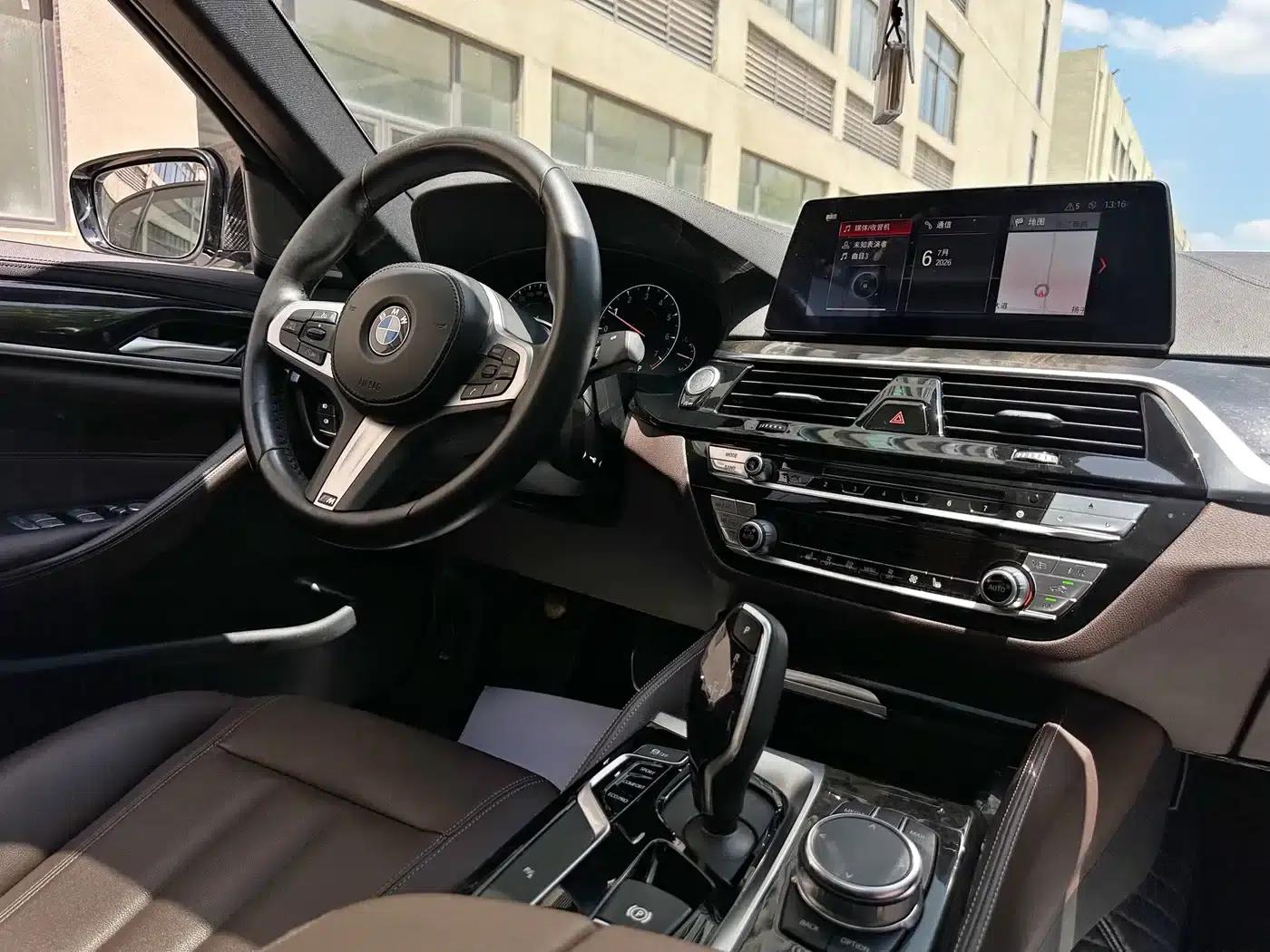 2019 BMW 5 Series 525Li M Sport Package — миниатюра 7