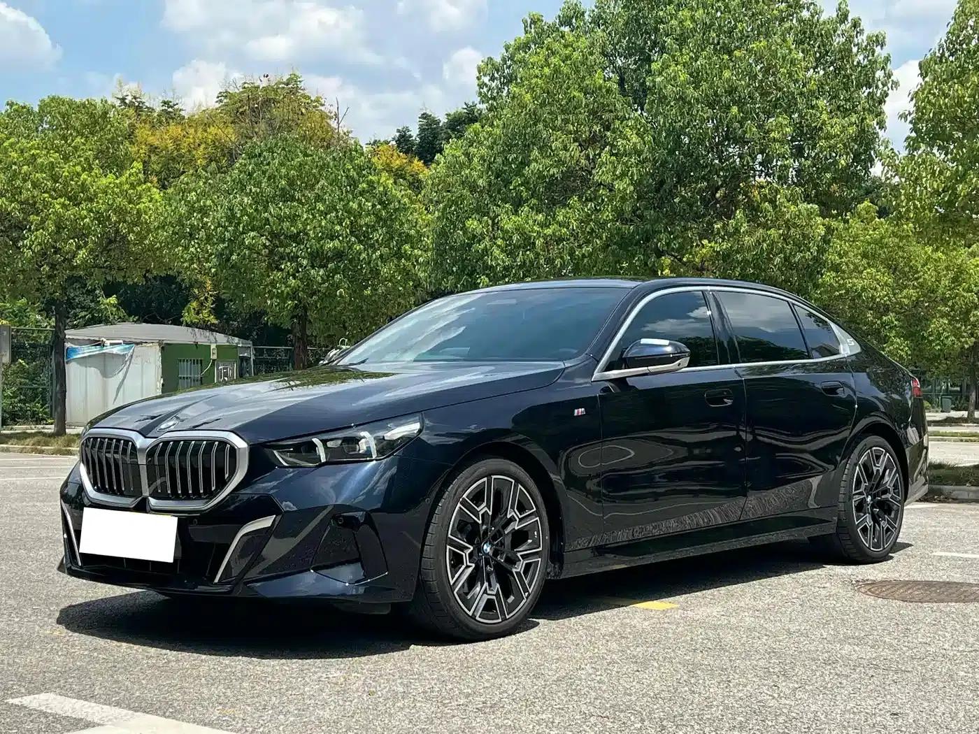 2025 BMW 5 Series 530Li Leading Edition M Sport Package — миниатюра 1