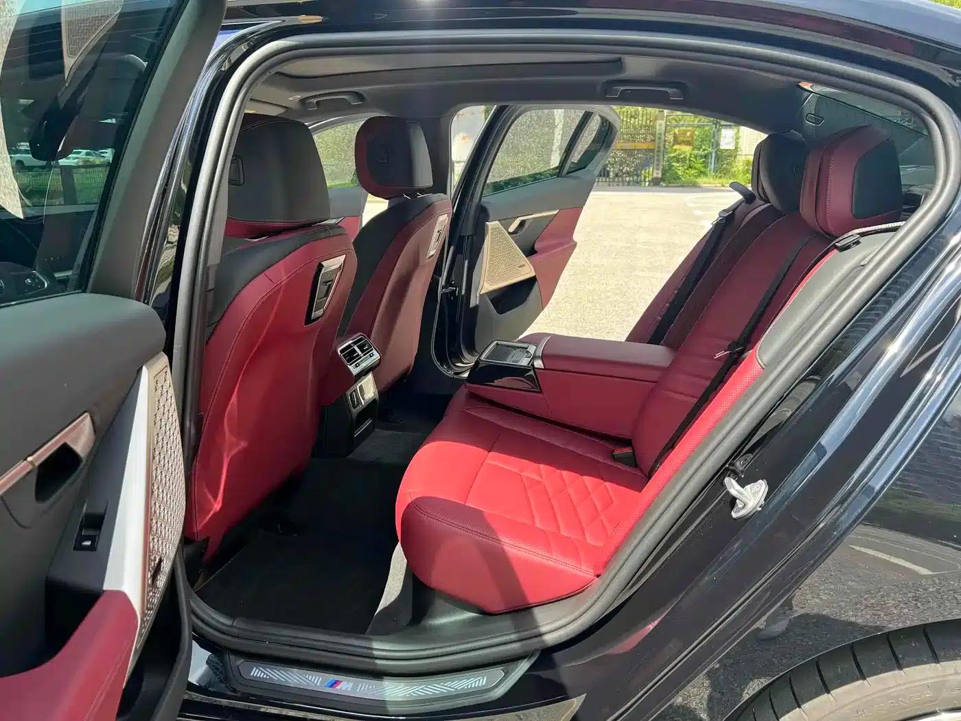 2025 BMW 5 Series 530Li Leading Edition M Sport Package — миниатюра 11