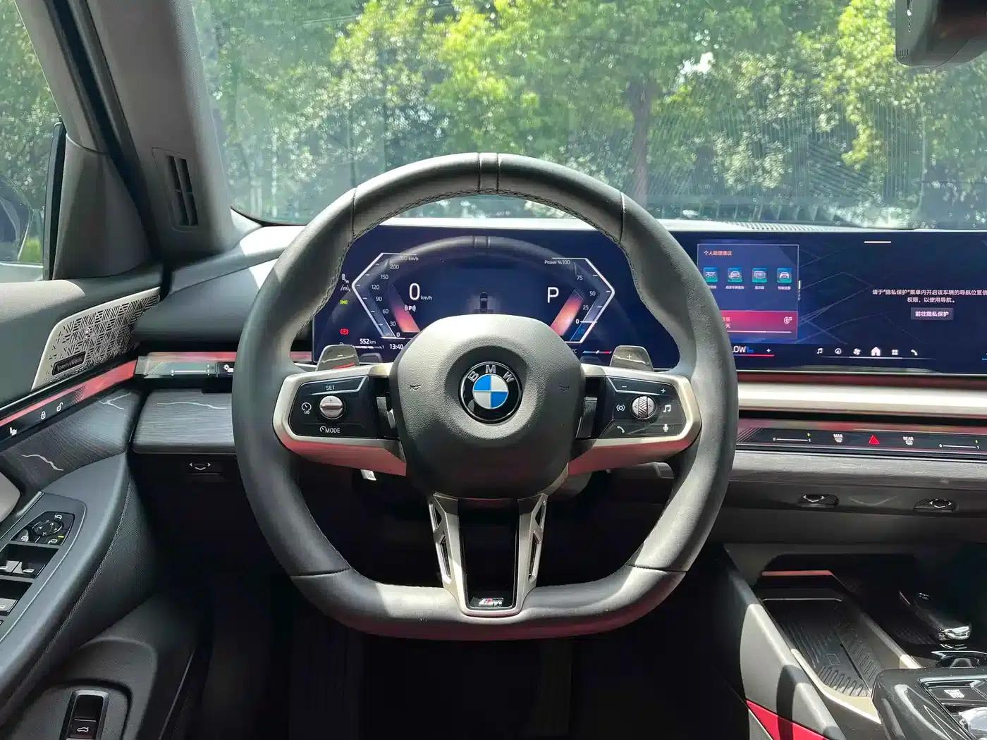 2025 BMW 5 Series 530Li Leading Edition M Sport Package — миниатюра 12