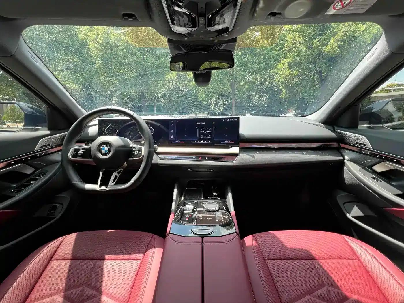 2025 BMW 5 Series 530Li Leading Edition M Sport Package — миниатюра 6