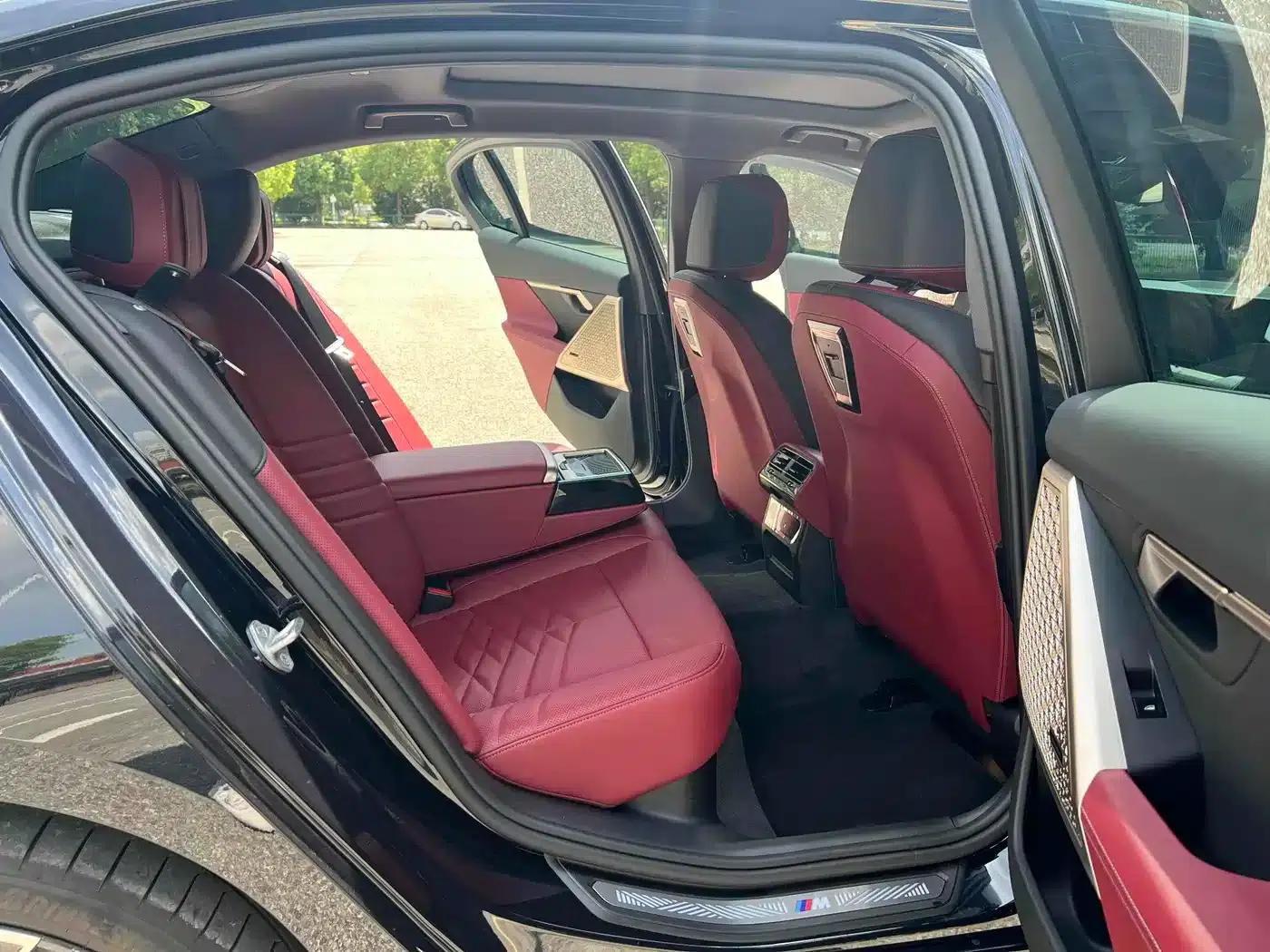 2025 BMW 5 Series 530Li Leading Edition M Sport Package — миниатюра 8