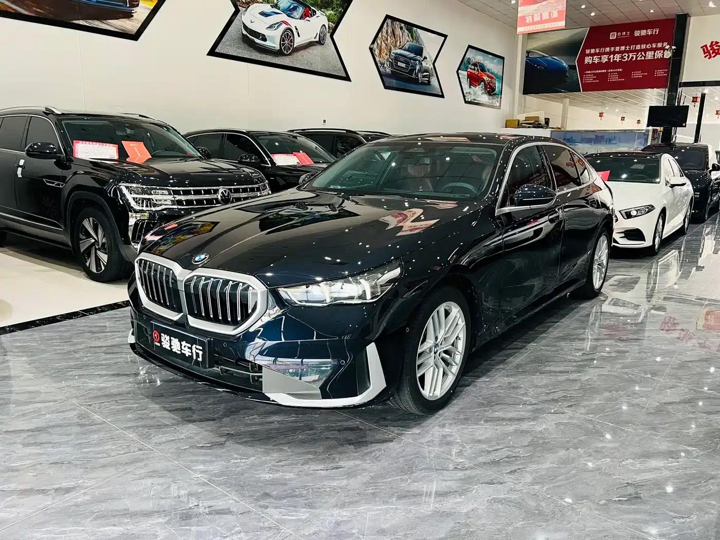 2024 BMW 5 Series 525Li Luxury Package — миниатюра 1