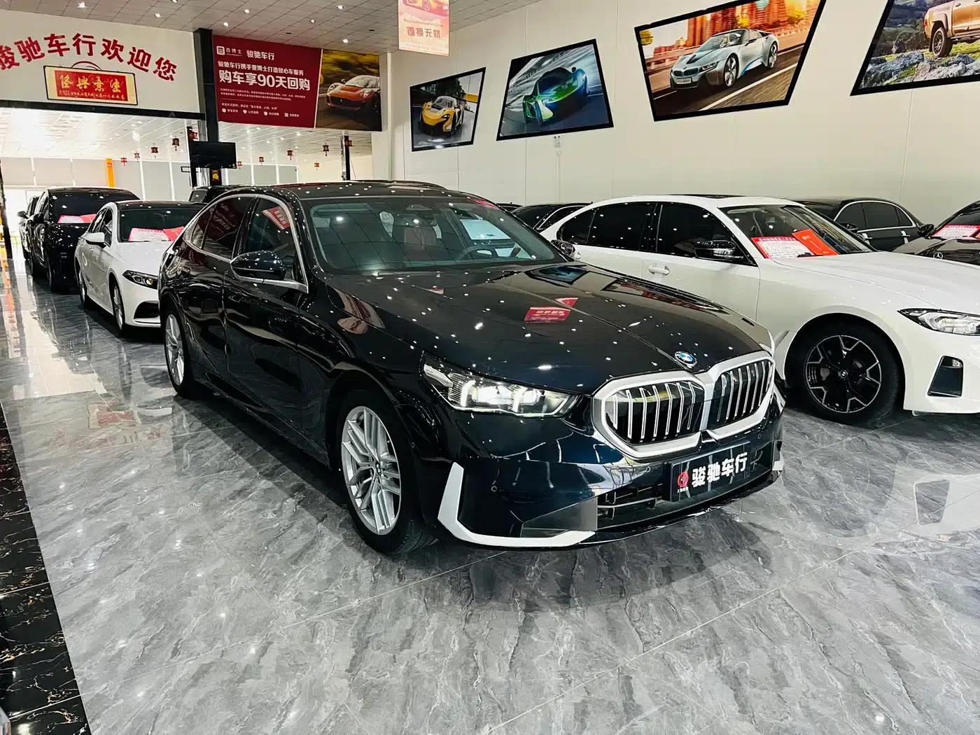 2024 BMW 5 Series 525Li Luxury Package — миниатюра 3