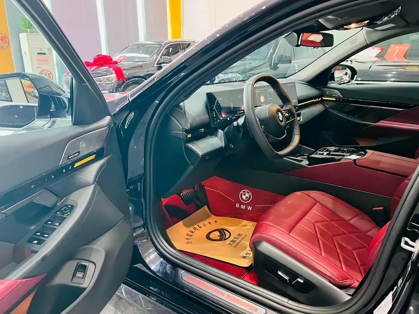 2024 BMW 5 Series 525Li Luxury Package — миниатюра 4