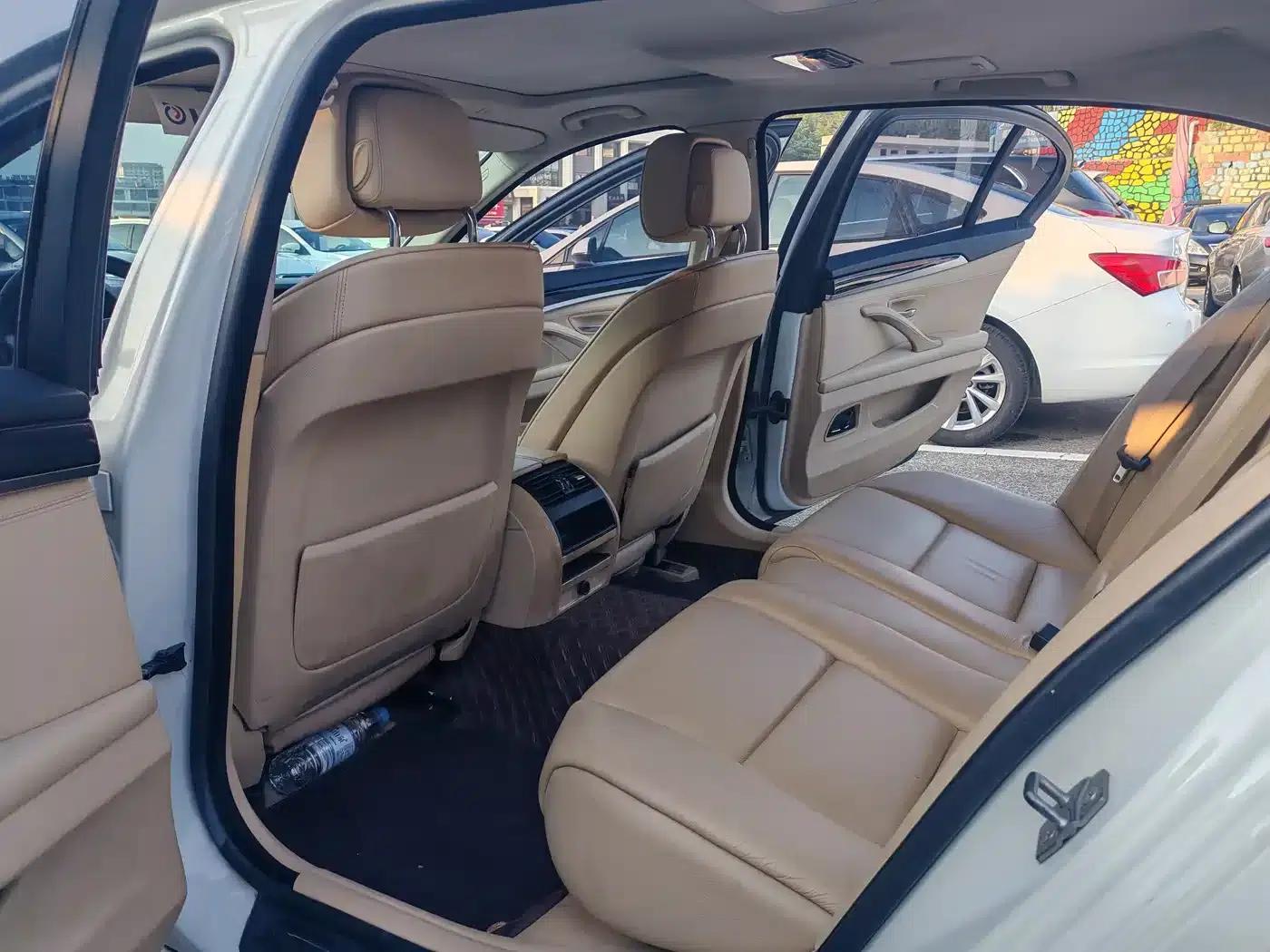 BMW 5 Series 2013 520Li Elegant Edition — миниатюра 11