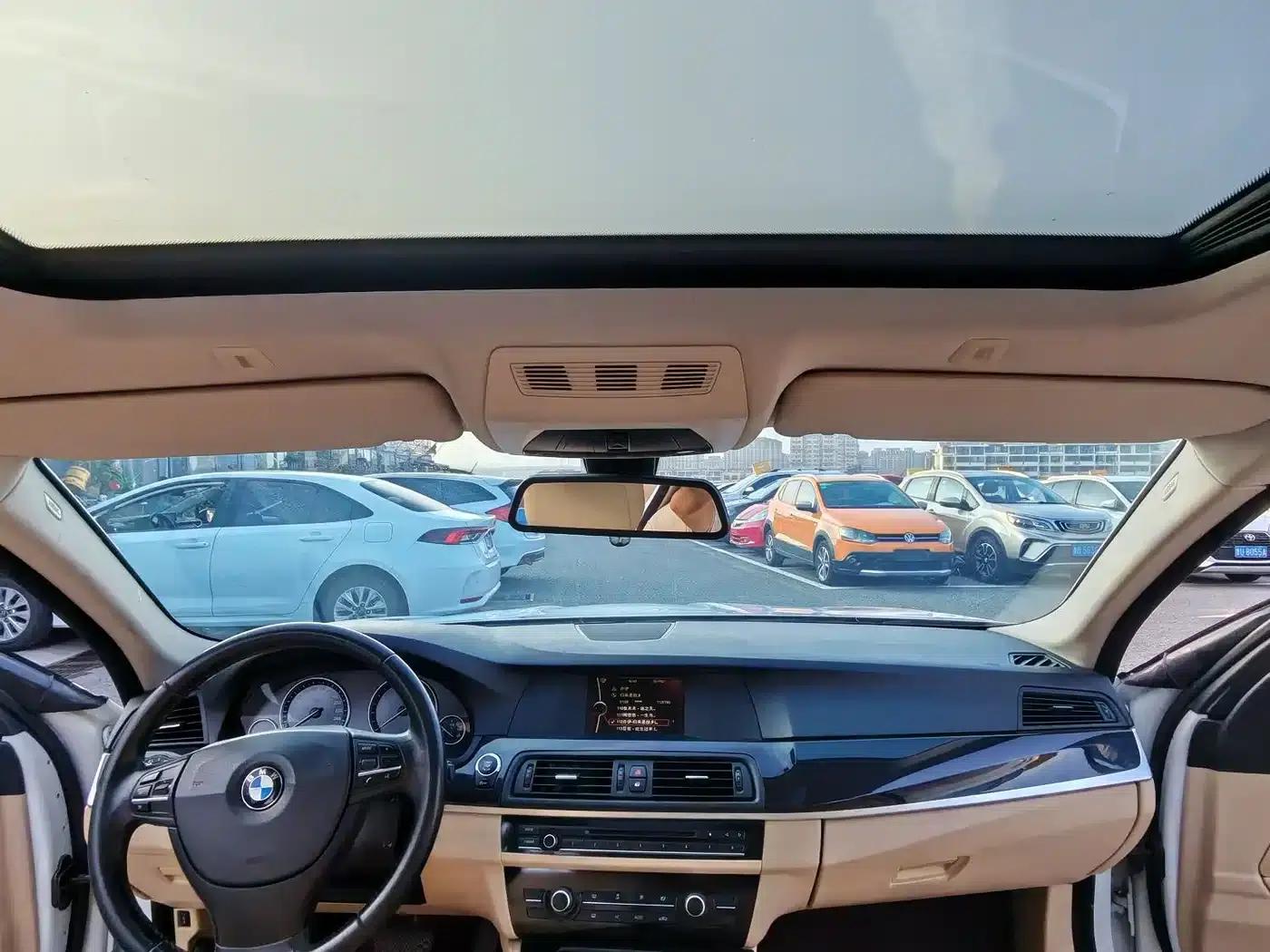 BMW 5 Series 2013 520Li Elegant Edition — миниатюра 12