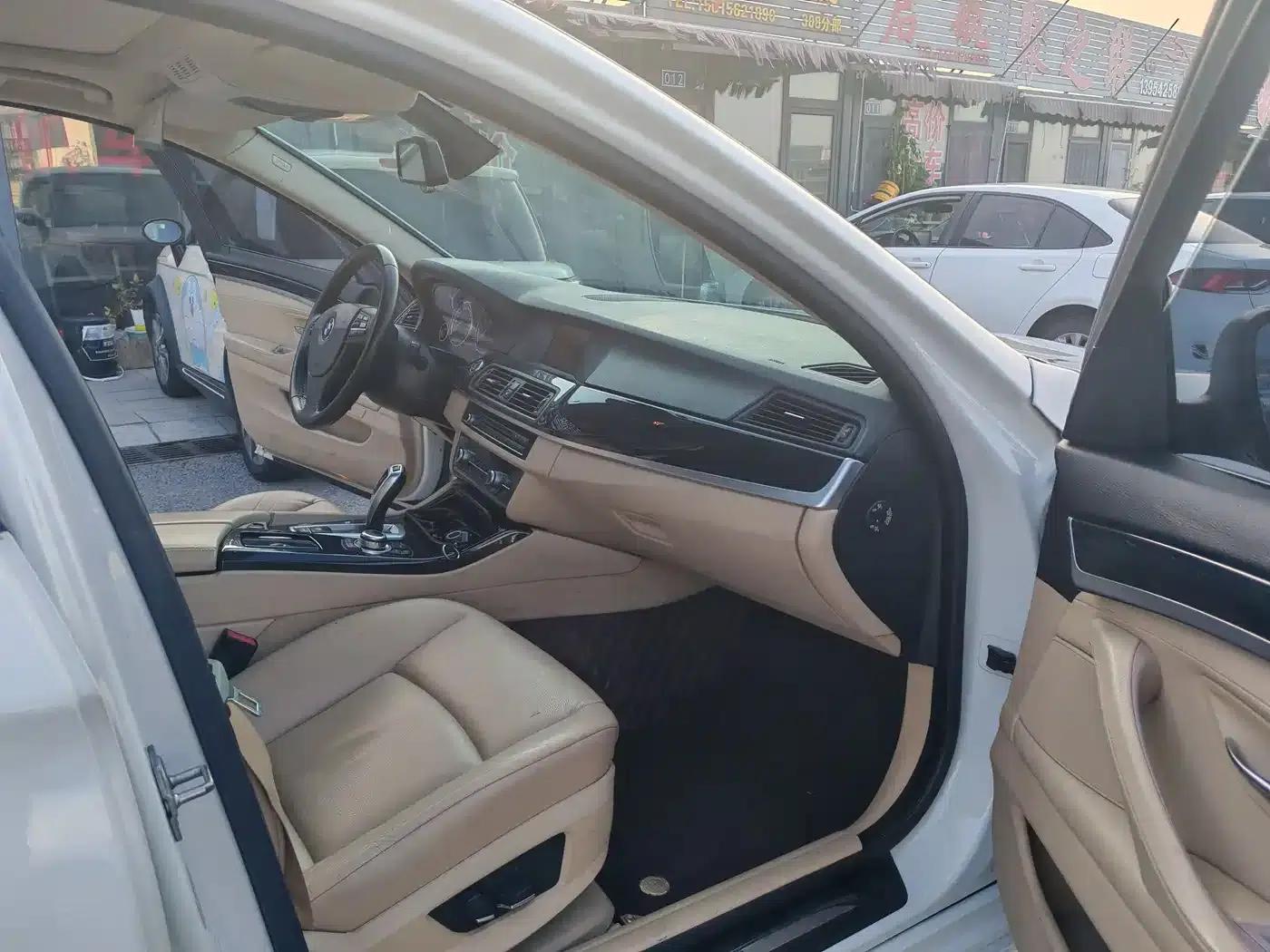 BMW 5 Series 2013 520Li Elegant Edition — миниатюра 7