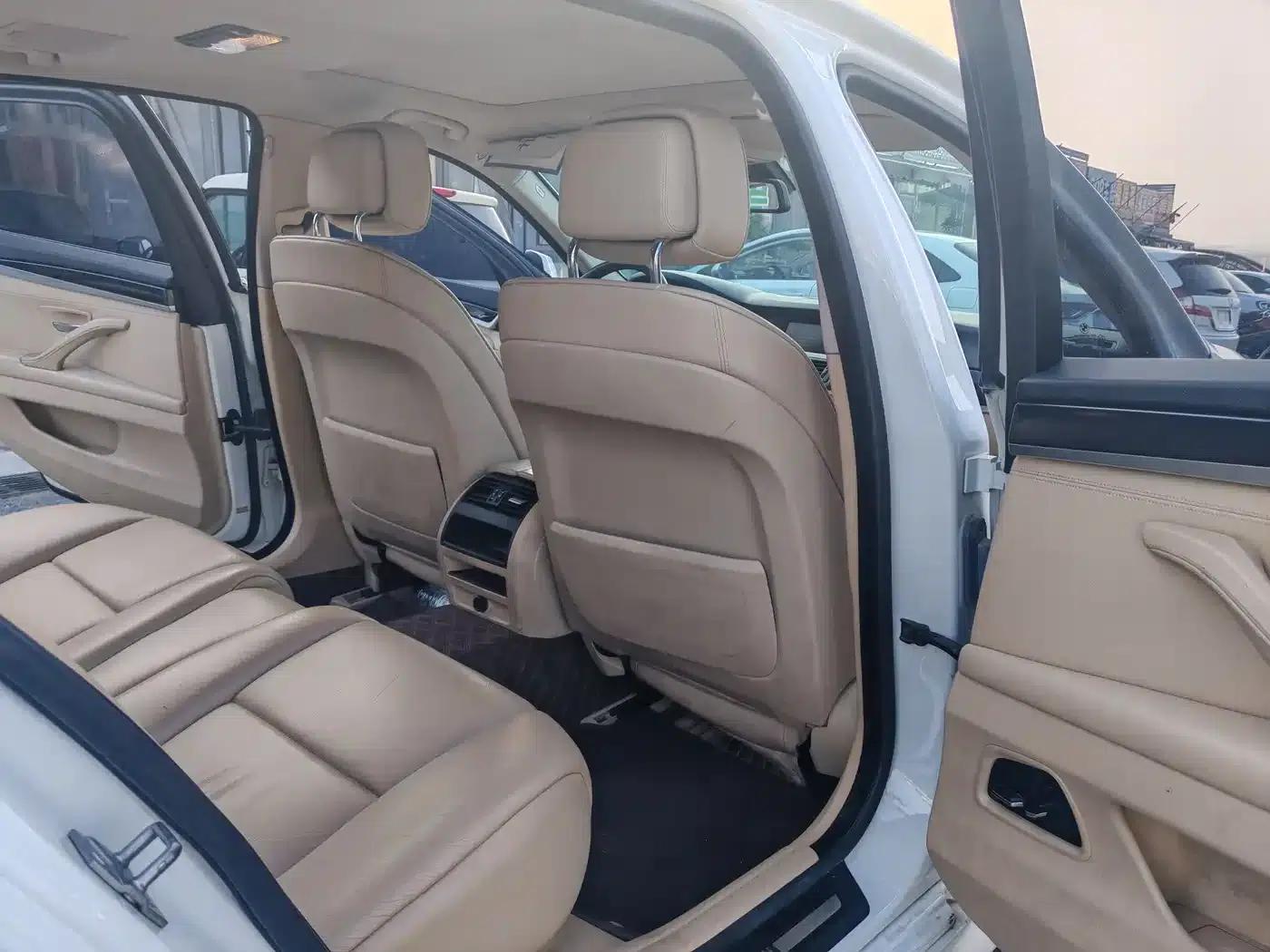 BMW 5 Series 2013 520Li Elegant Edition — миниатюра 8