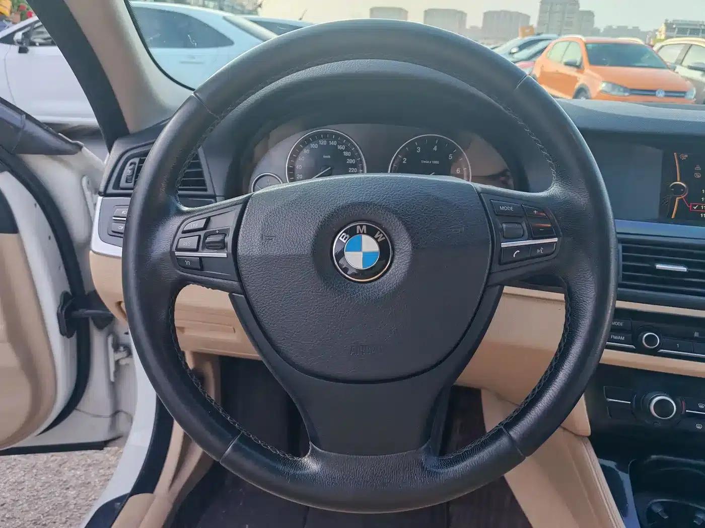 BMW 5 Series 2013 520Li Elegant Edition — миниатюра 9