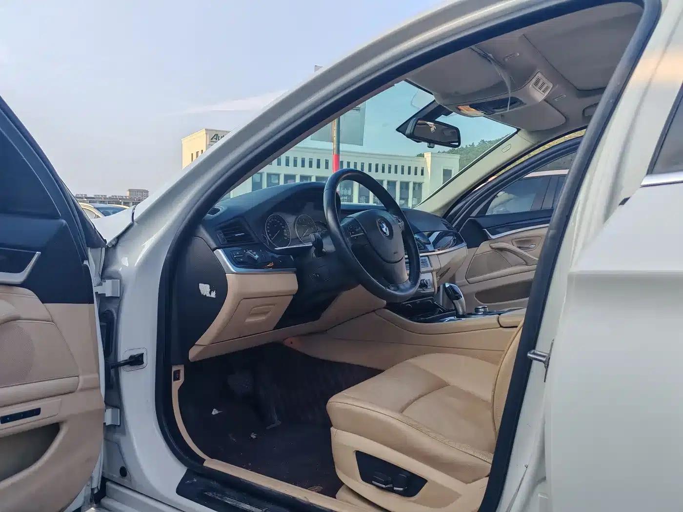 BMW 5 Series 2013 520Li Elegant Edition — миниатюра 10