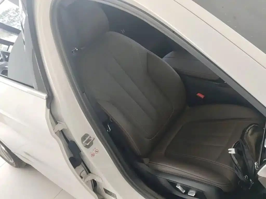 2020 BMW 5 Series 525Li M Sport Package — миниатюра 25