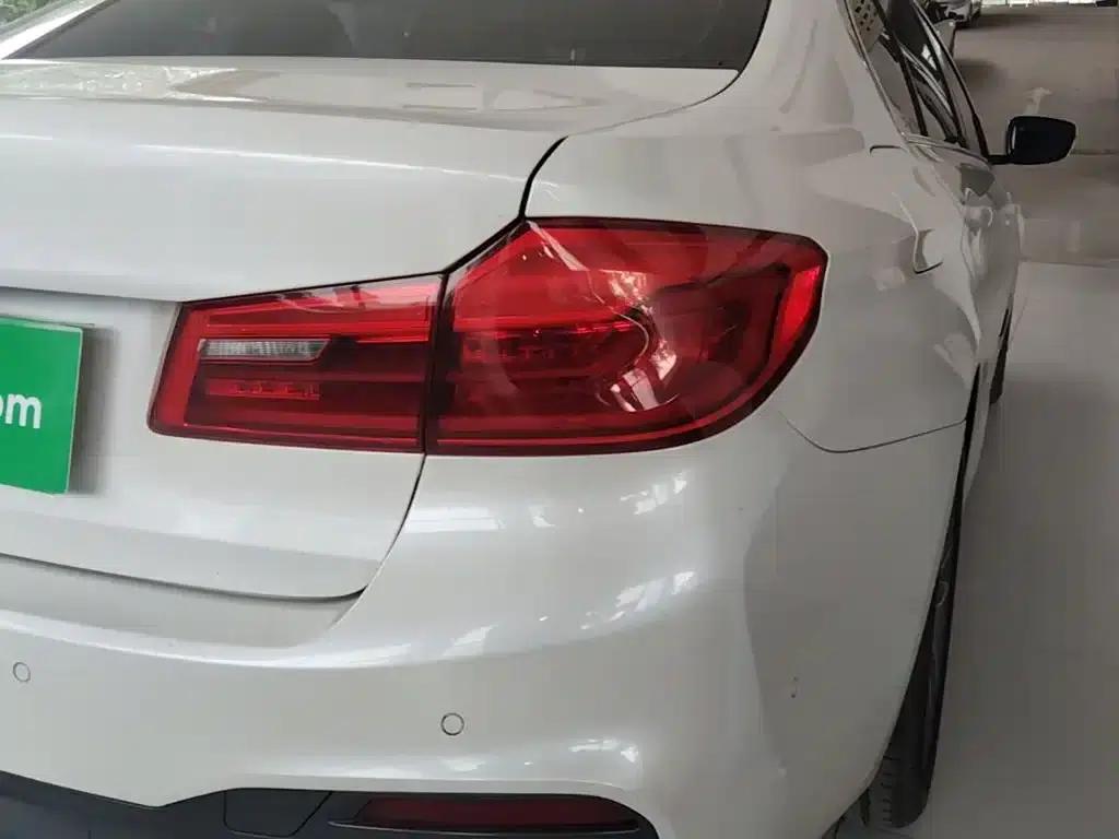 2020 BMW 5 Series 525Li M Sport Package — миниатюра 8