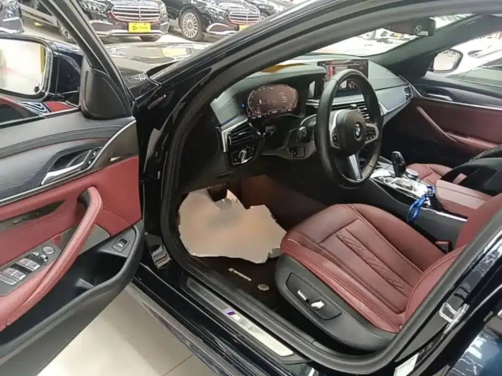 2021 BMW 5 Series Facelift 530Li Leading Edition M Sport Package — миниатюра 16