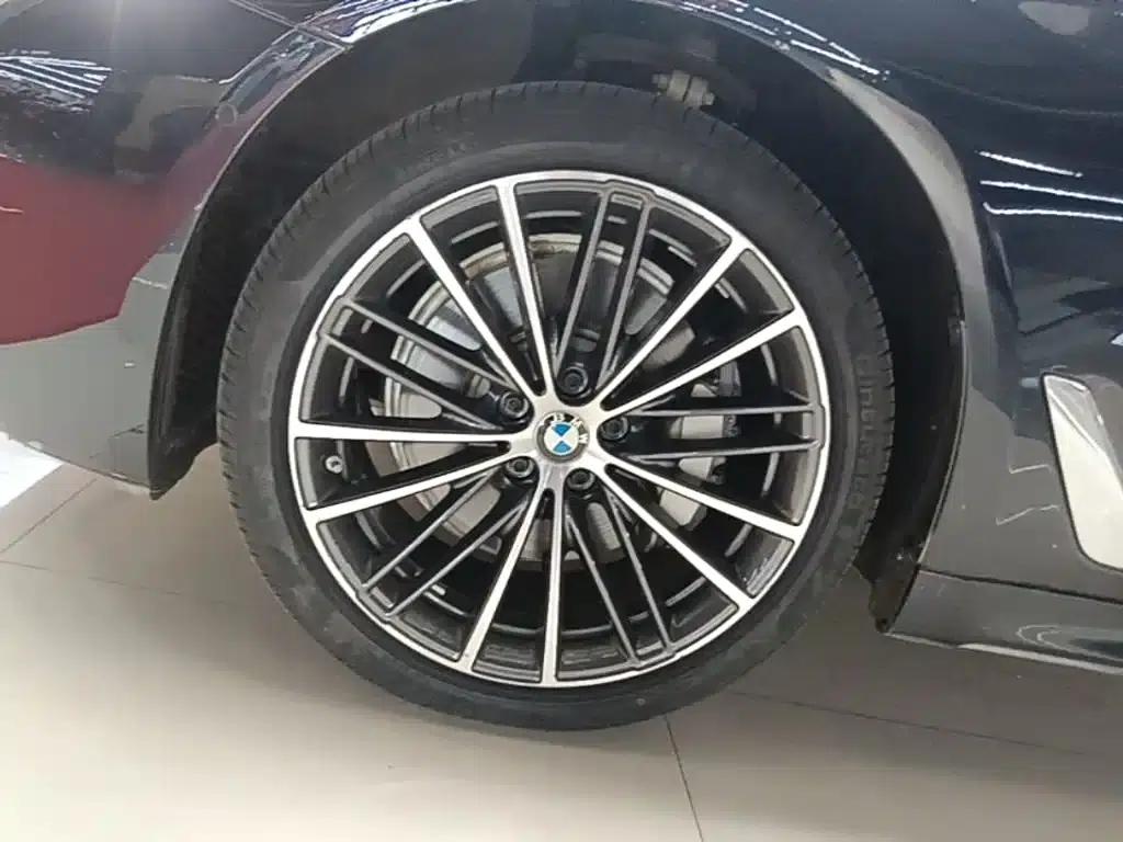 2021 BMW 5 Series Facelift 530Li Leading Edition M Sport Package — миниатюра 23