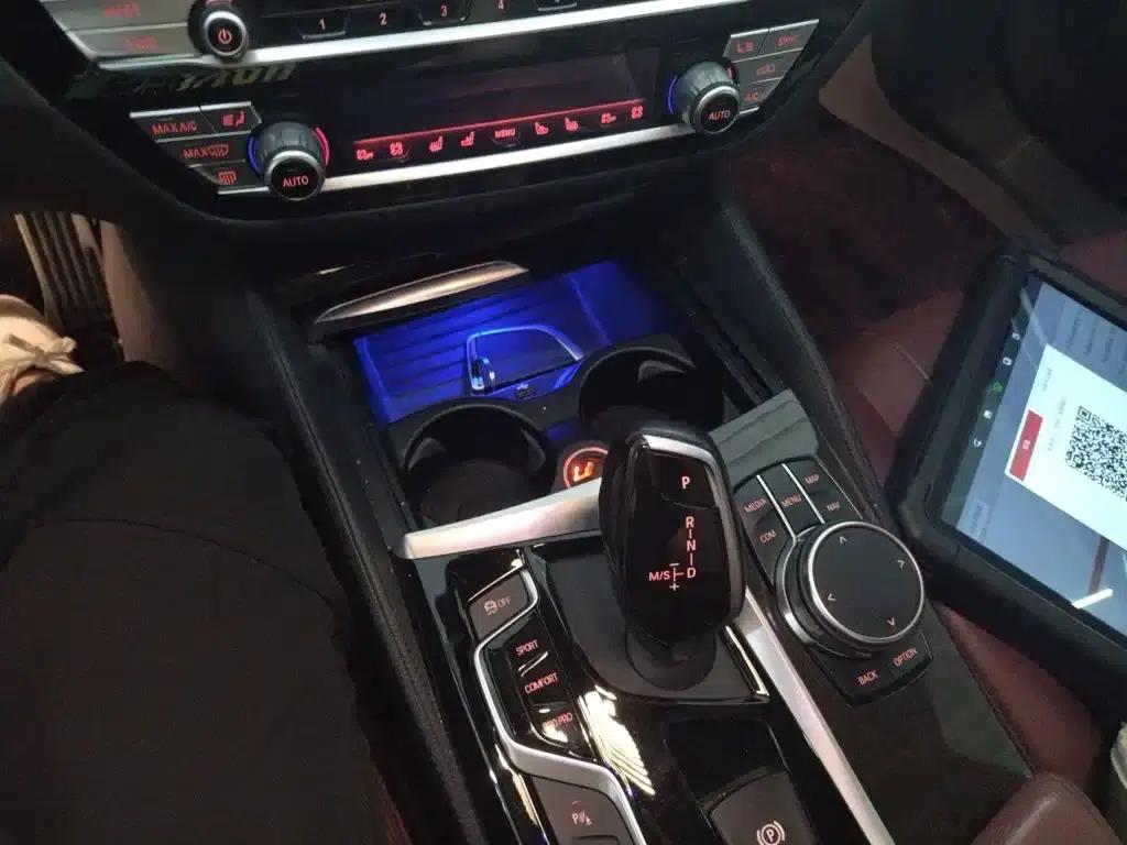 2019 BMW 5 Series 530Li Luxury M Sport Package — миниатюра 10