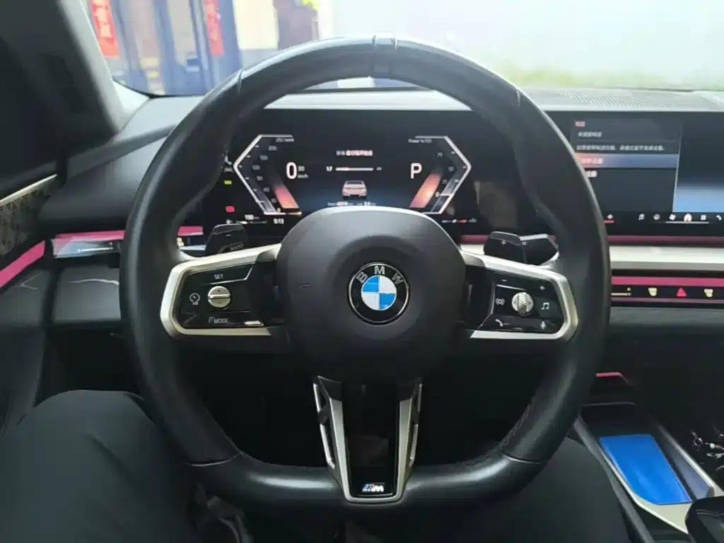 2024 BMW 5 Series 530Li Luxury M Sport Package — миниатюра 11