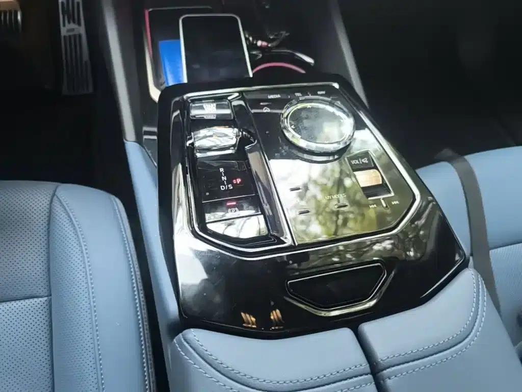 2024 BMW 5 Series 530Li Luxury M Sport Package — миниатюра 14