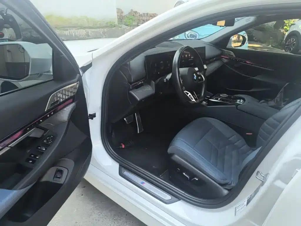 2024 BMW 5 Series 530Li Luxury M Sport Package — миниатюра 15
