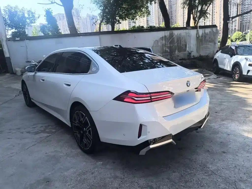 2024 BMW 5 Series 530Li Luxury M Sport Package — миниатюра 5