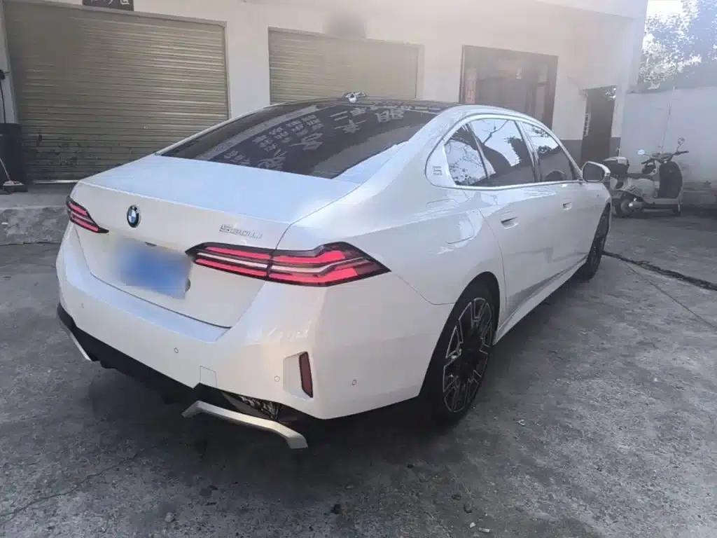 2024 BMW 5 Series 530Li Luxury M Sport Package — миниатюра 7