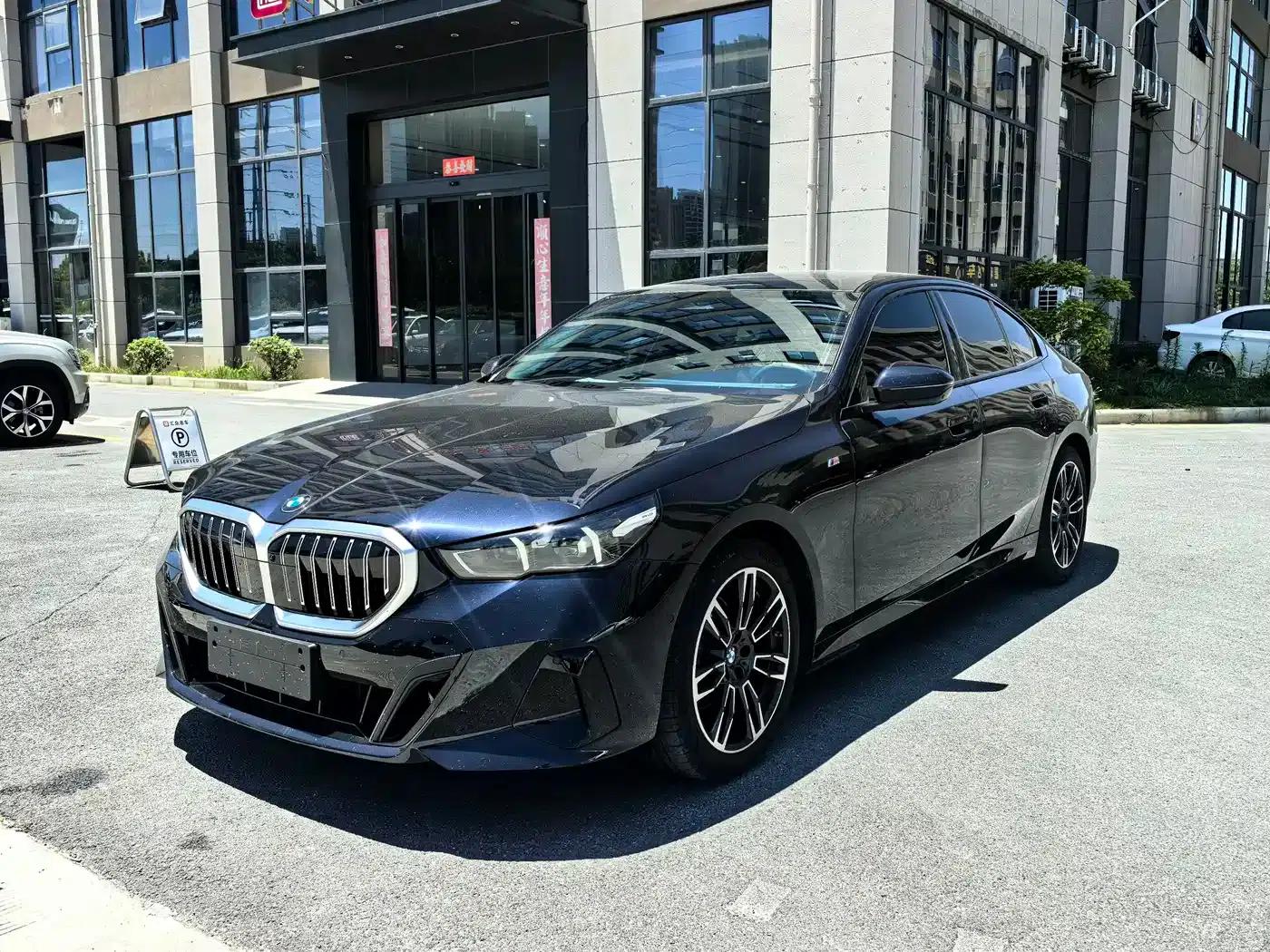 2024 BMW 5 Series Imported Model 525i M Sport Package — миниатюра 1
