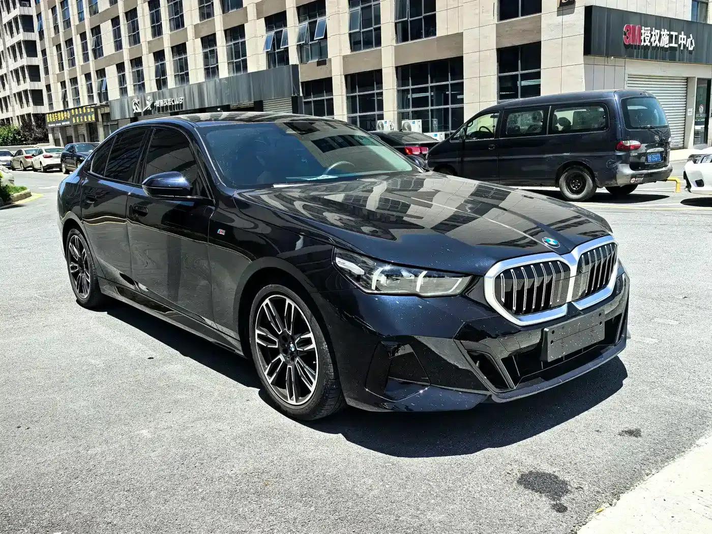 2024 BMW 5 Series Imported Model 525i M Sport Package — миниатюра 2