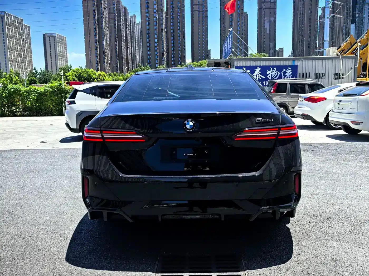 2024 BMW 5 Series Imported Model 525i M Sport Package — миниатюра 13
