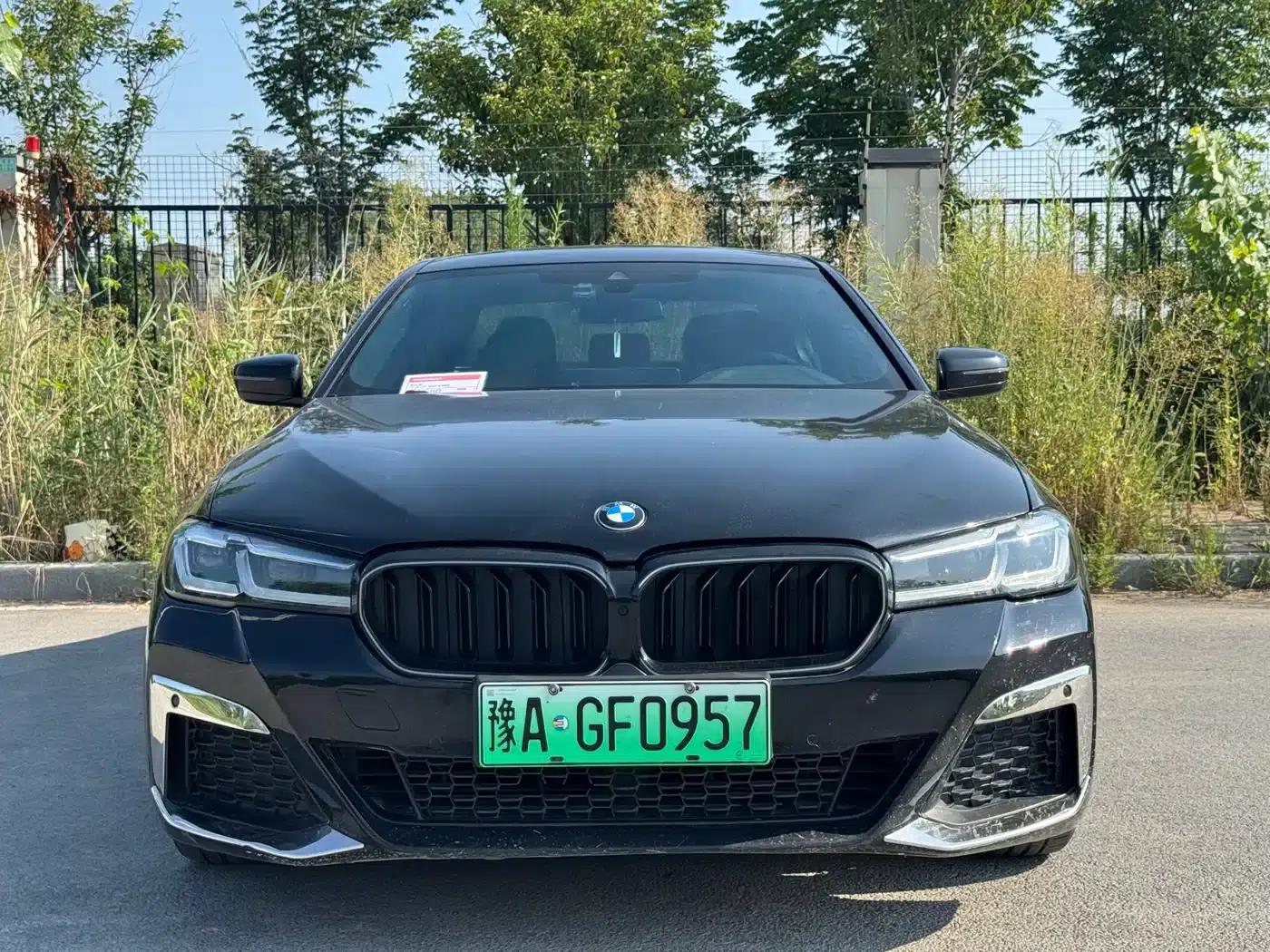 BMW 5 Series PHEV 2022 Facelift 535Le Luxury Package — миниатюра 1