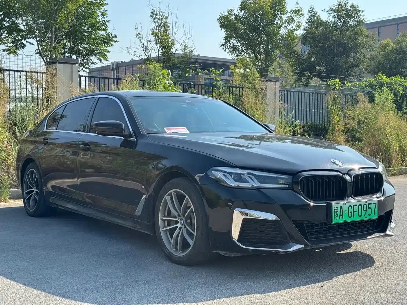 BMW 5 Series PHEV 2022 Facelift 535Le Luxury Package — миниатюра 3