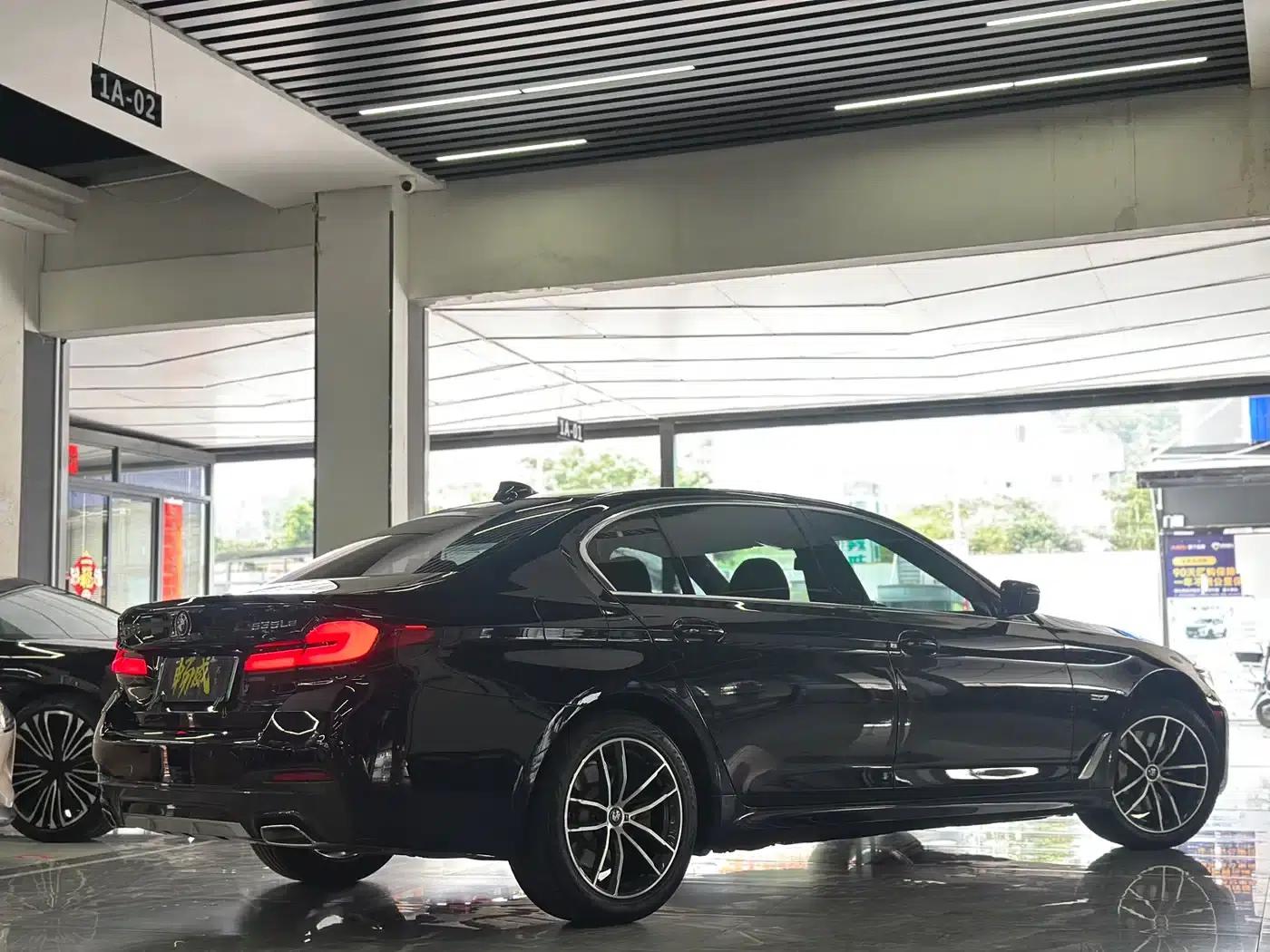 BMW 5 Series PHEV 2022 Facelift 535Le M Sport Package — миниатюра 6