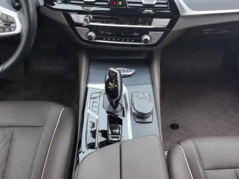 BMW 5 Series PHEV 2021 535Le M Sport Package — миниатюра 16