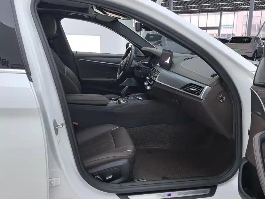 BMW 5 Series PHEV 2021 535Le M Sport Package — миниатюра 8