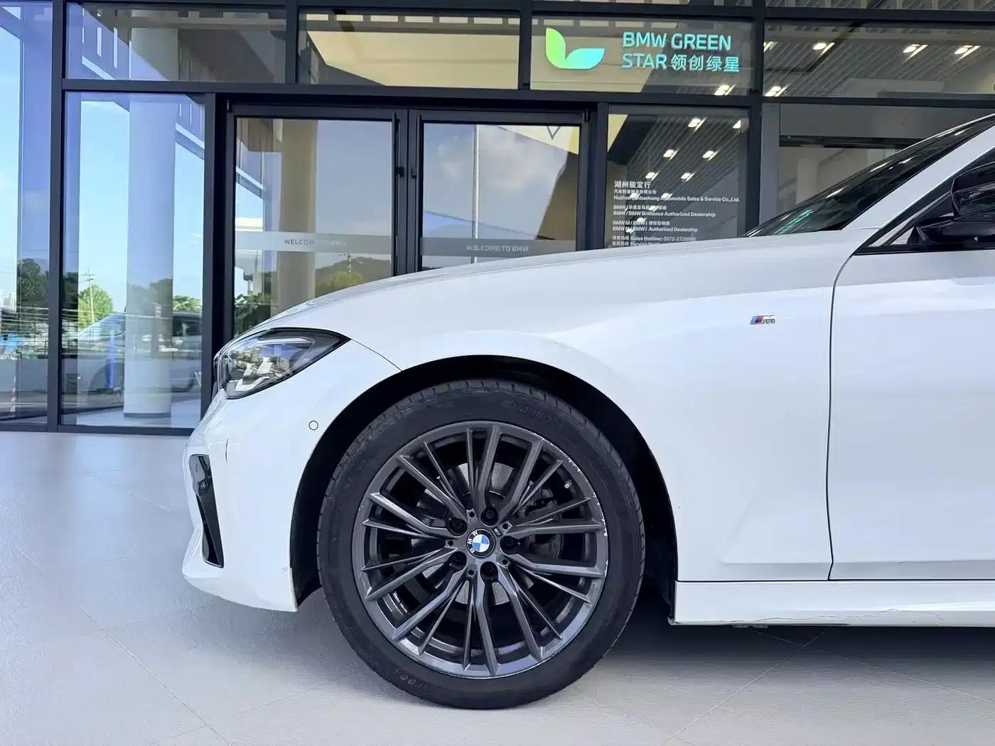 2022 BMW 3 Series Facelift 325i M Sport Shadow Edition — миниатюра 4