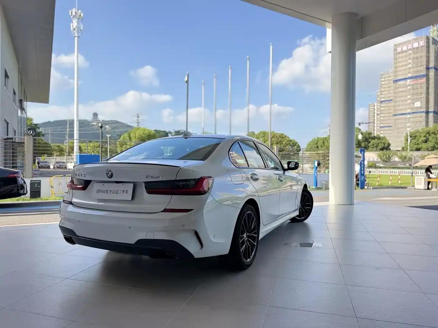 2022 BMW 3 Series Facelift 325i M Sport Shadow Edition — миниатюра 5