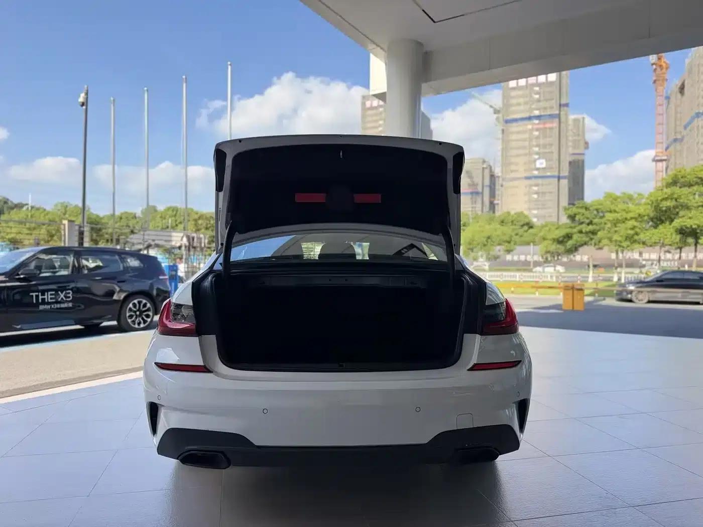 2022 BMW 3 Series Facelift 325i M Sport Shadow Edition — миниатюра 7
